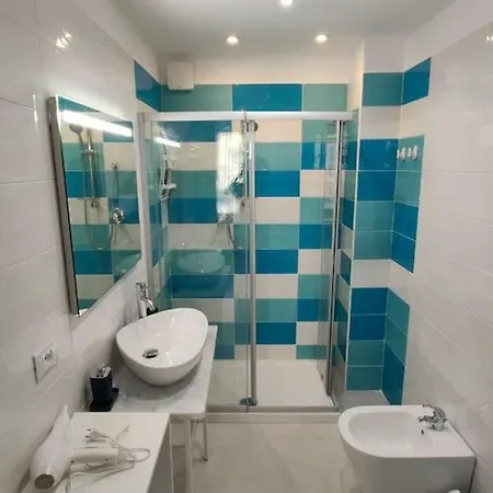 Casa3fratelli, Via Cutino 16